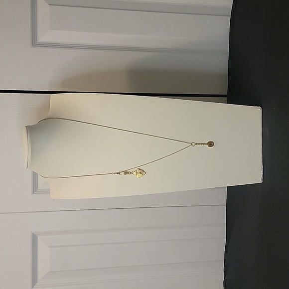 Consign with Pretty Peacock - Picture 9 of 17